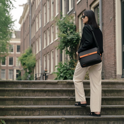 Mule Hatch laptop messenger for women 