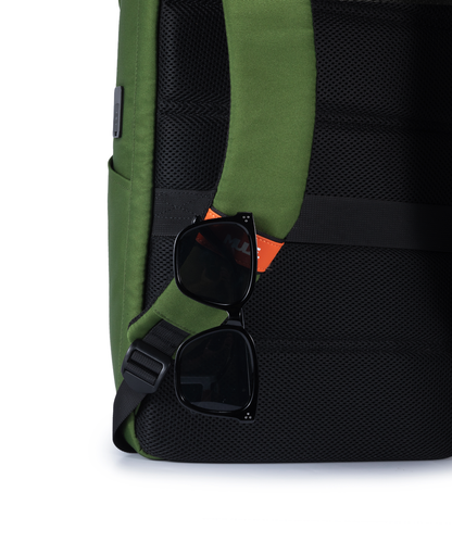 large laptop backpack for men and women